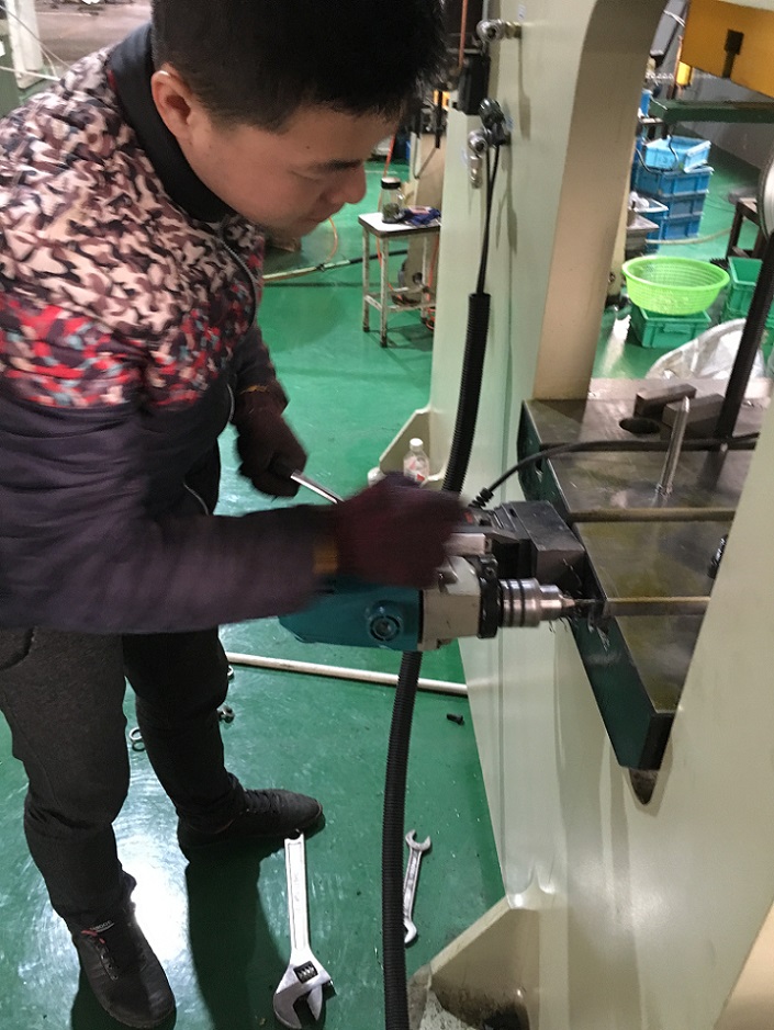 伺服送料機JNC-200配GO-200安裝現場